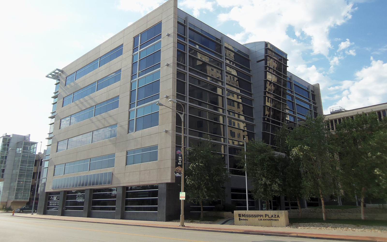 Mississippi Plaza